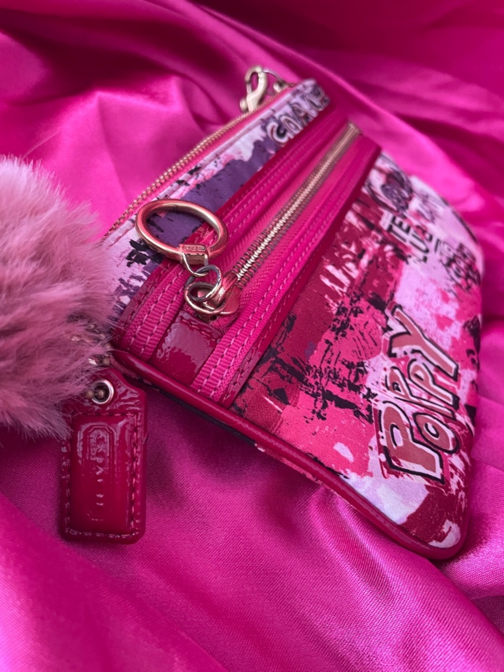 Coach Poppy - pink graffiti wristlet w/pom pom & hang tag - Picture 7 of 15
